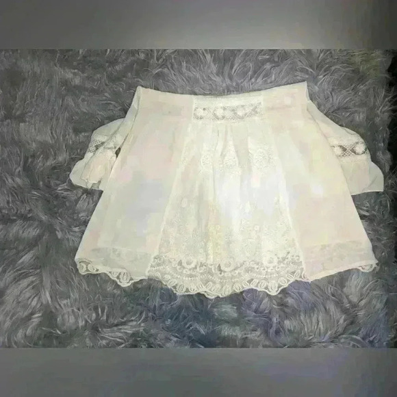 ORIGAMI by Vivian BOHO lite white lace ornate button down V-Neck w/bell sleeves - Picture 12 of 13